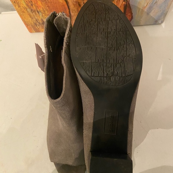 Bella Vita gray suede peep toe ankle boots various sizes NWT - Picture 6 of 8